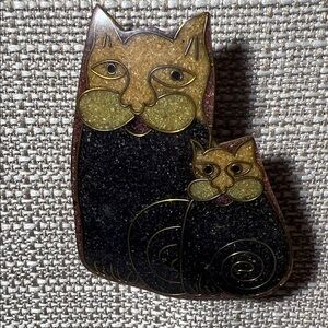Cat Design Brooch